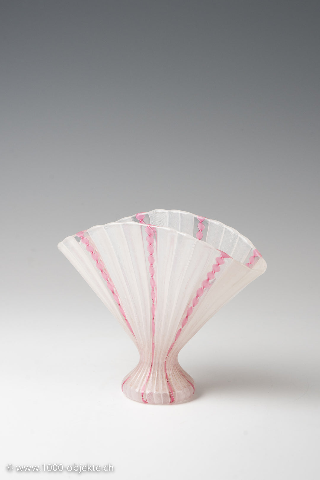 Dino Martens (Attr.) Vetreria Artistica Aureliano Toso, Murano, Fazzoletto glass vase, ca. 1940