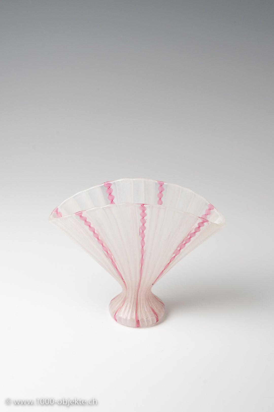 Dino Martens (Attr.) Vetreria Artistica Aureliano Toso, Murano, Fazzoletto glass vase, ca. 1940