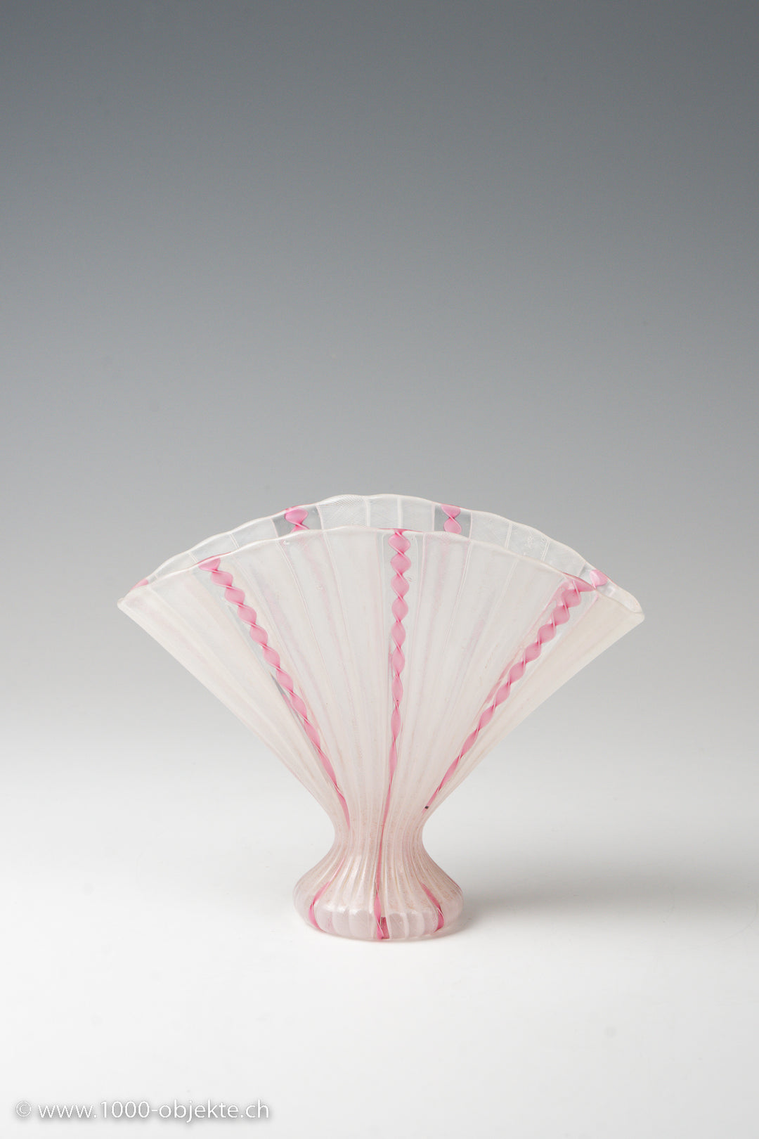 Dino Martens (Attr.) Vetreria Artistica Aureliano Toso, Murano, Fazzoletto glass vase, ca. 1940