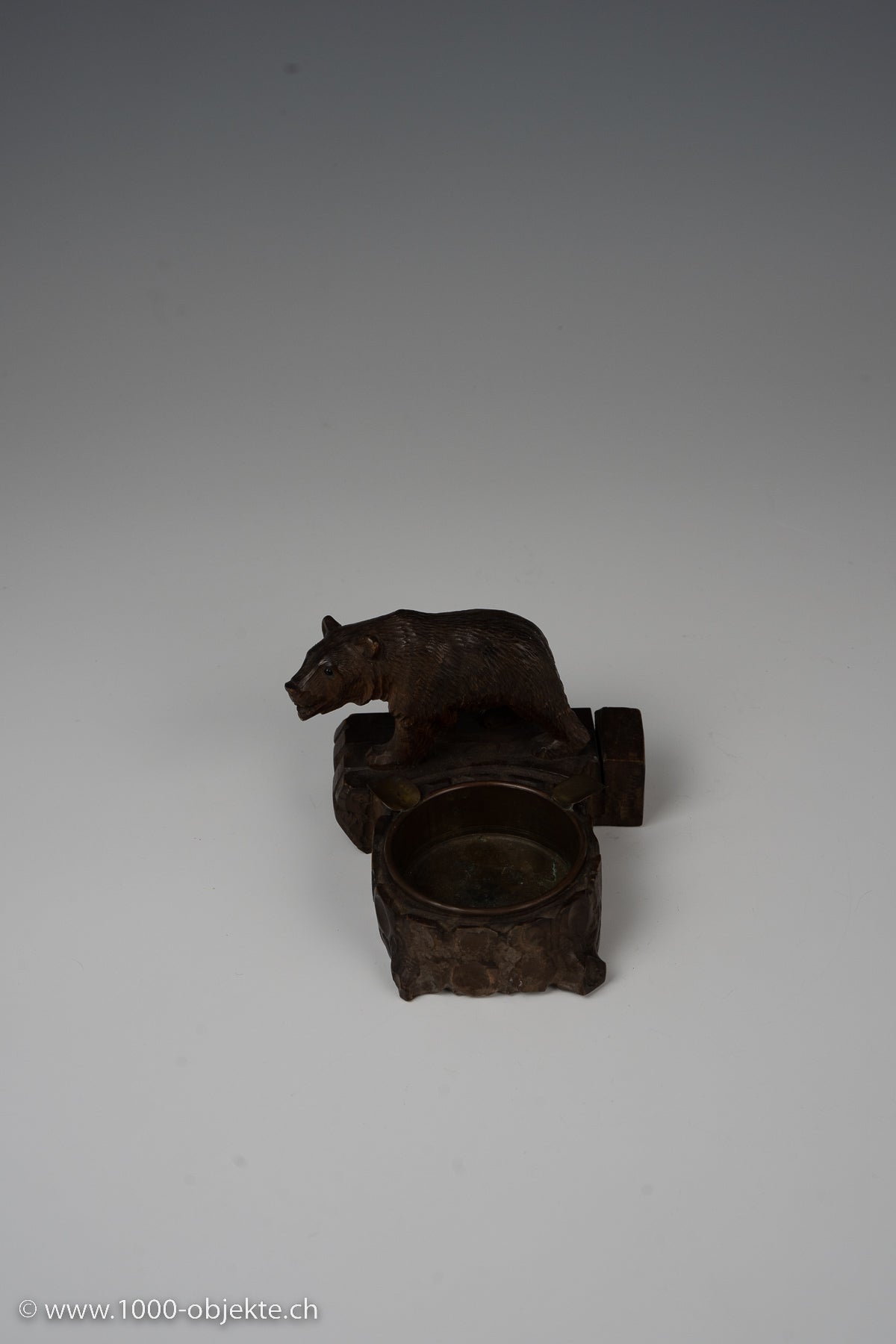 Wood bear ashtray brass Brienz. Brienzer bear around 1900-1920 Switzerland