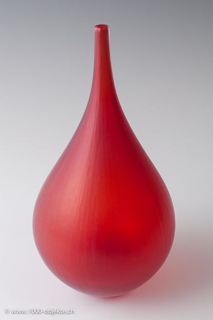 „Rote Battuto-Vase“ von Thomas Blank